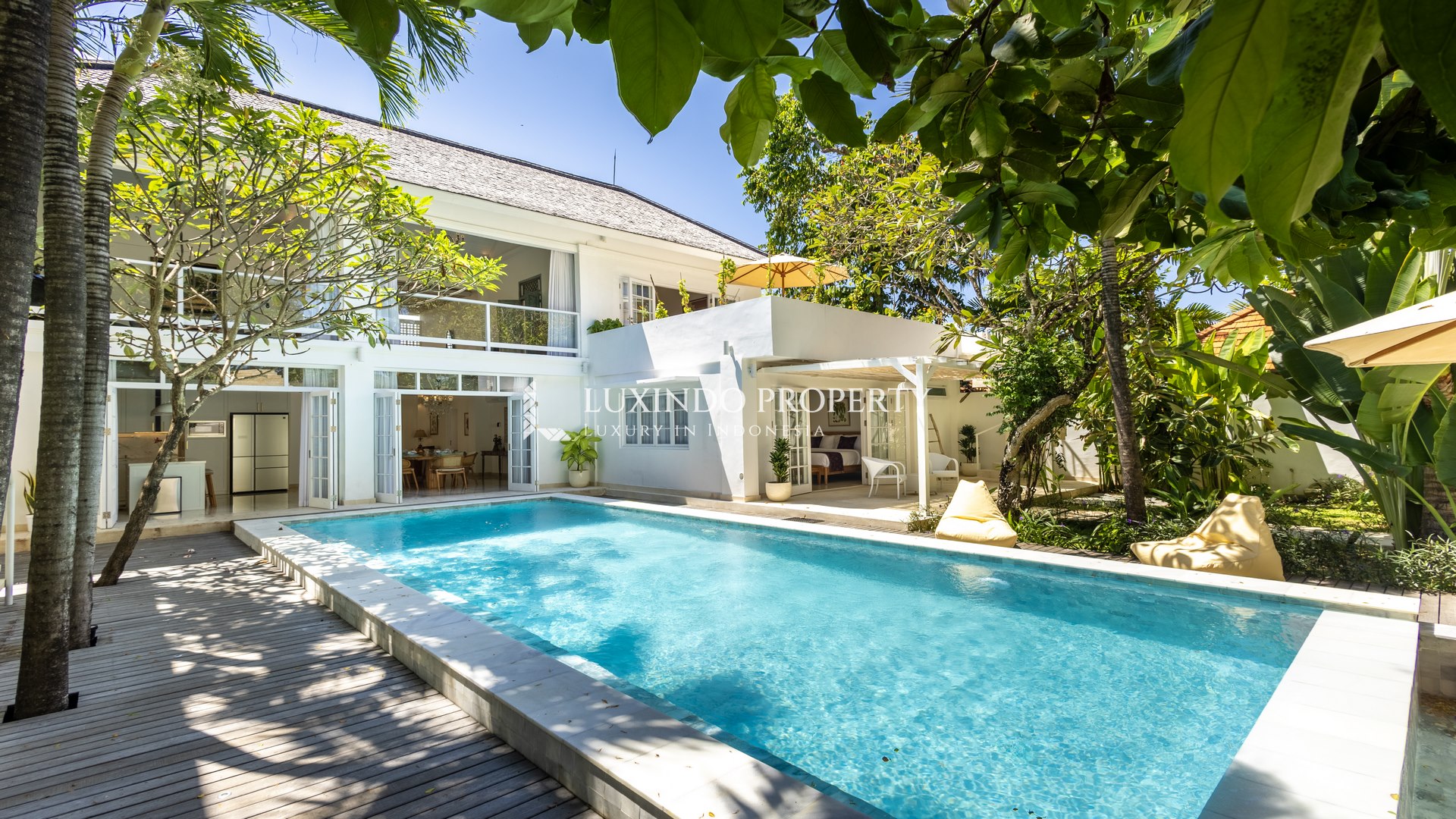 SANUR - MOVE-IN READY LUXURY VILLA WITH MODERN DESIGN & BALINESE TOUCH (FHV527)